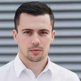 Foto de José A., servicios automotrices, testimonio sobre campañas que generan prospectos